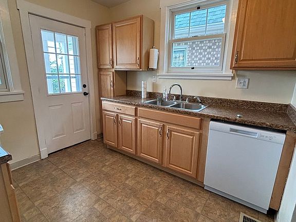 3rd image of 380 Lamarido St