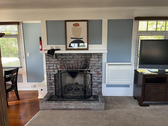 4th image of 140 W Thorn St #2