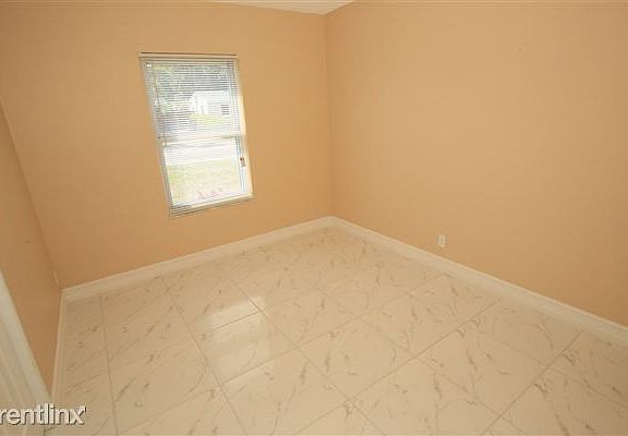 4th image of 819 El Prado