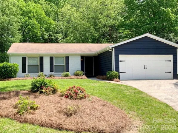 9426 Robert Burns Ct, Charlotte, NC 28213