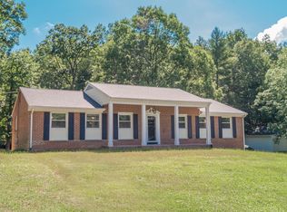 852 Oak Dr, Blue Ridge, VA 24064