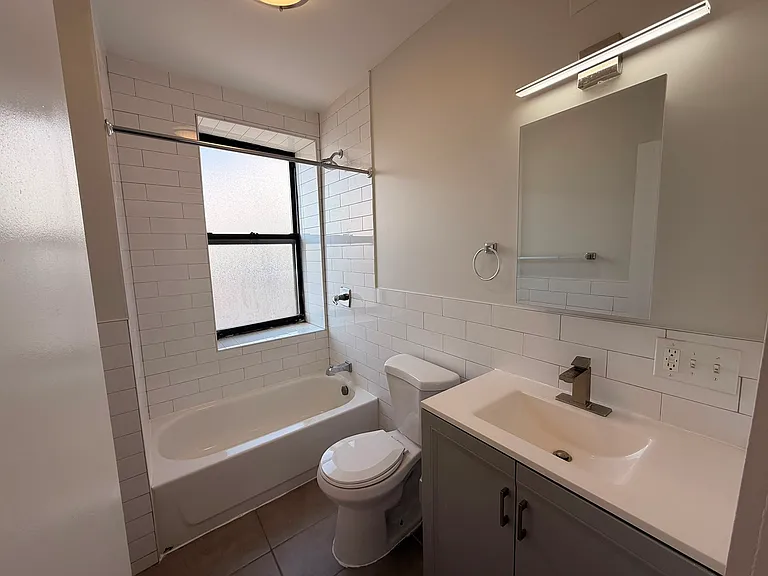 156 Bergen Ave #45E — Photo 7