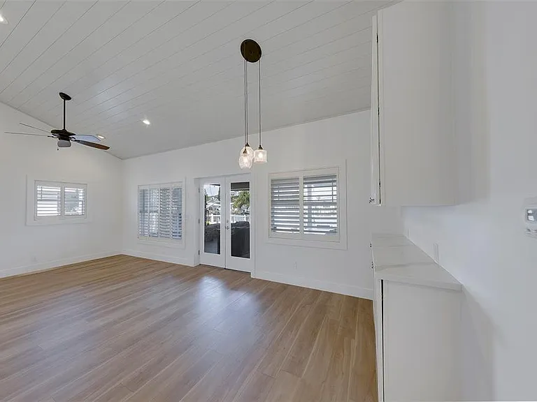 210 176th Terrace Dr E — Photo 12