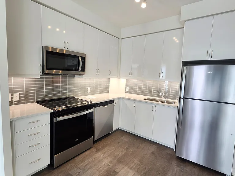 4955 Yonge St #1007 — Photo 2