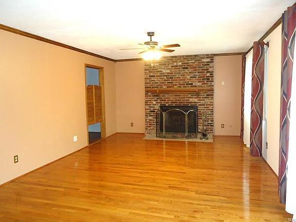 3rd image of 2813 Sugar Tree Ln
