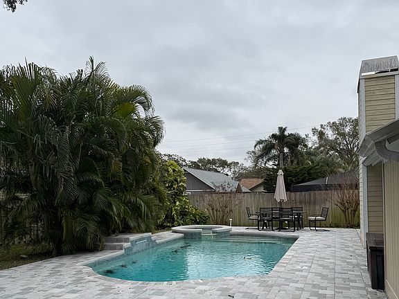 2nd image of 723 Moorland Ln