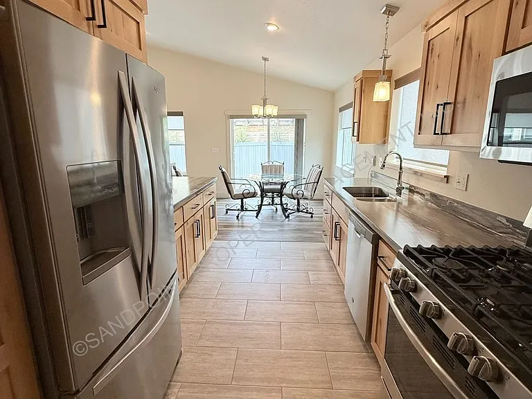 1616 Mosshart St — Photo 20