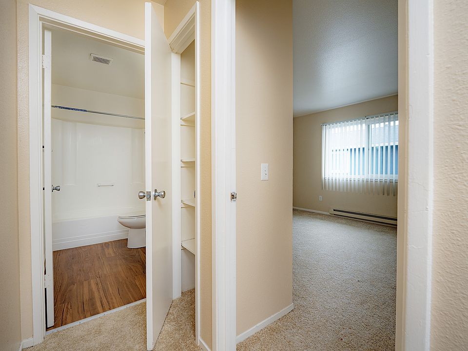 214 Cypress #3 up hall