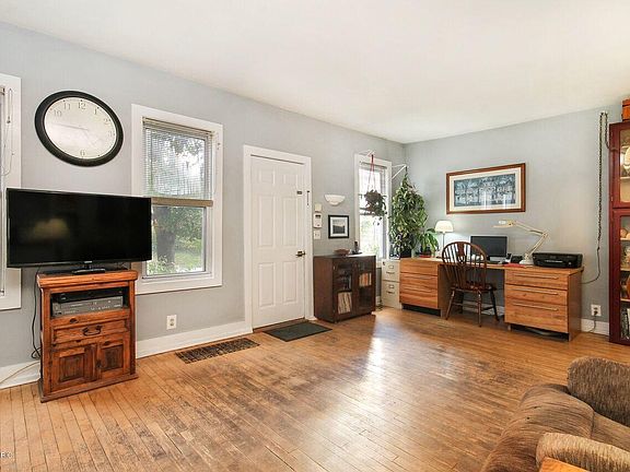 4th image of 23 Caledonia St NE
