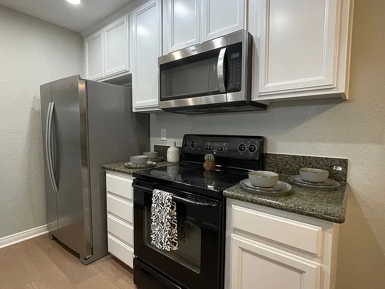 Park Plaza Apartments — Photo 56