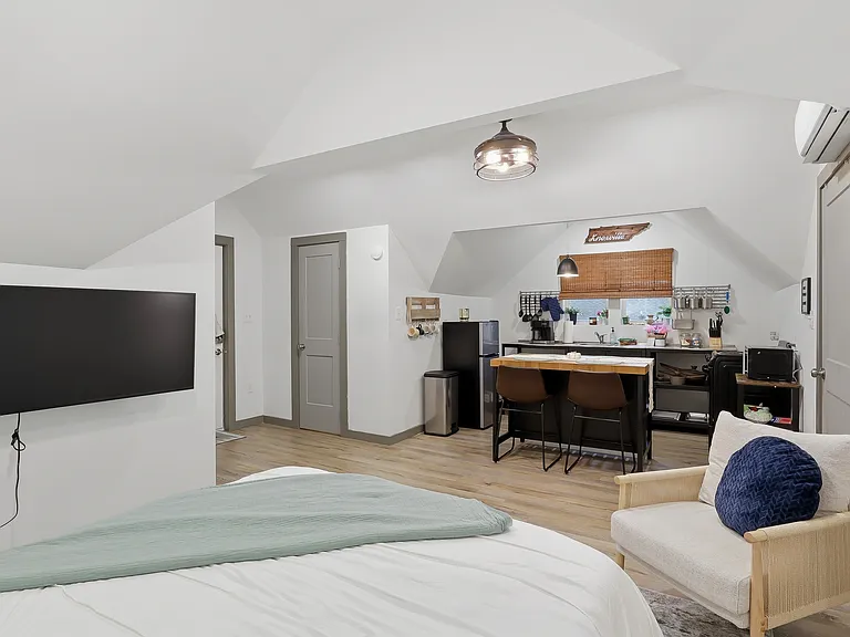 2457 Washington Ave #2 — Photo 2