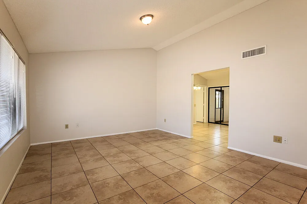 2 bed, 2.0 bath, 1046 sqft, $1,685 — Photo 2