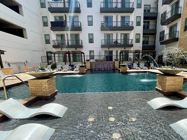 Rivera on Broadway Apartments — Photo 9