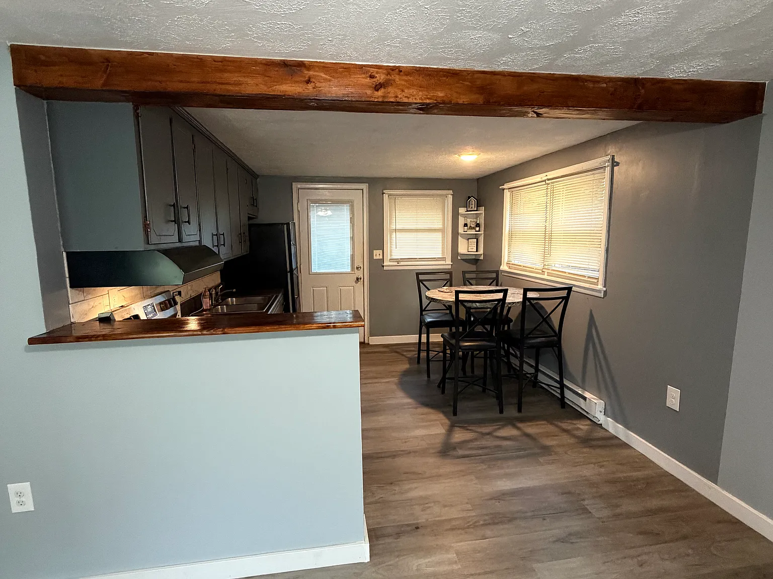 2 bed, 720 sqft, $1,200 — Photo 4