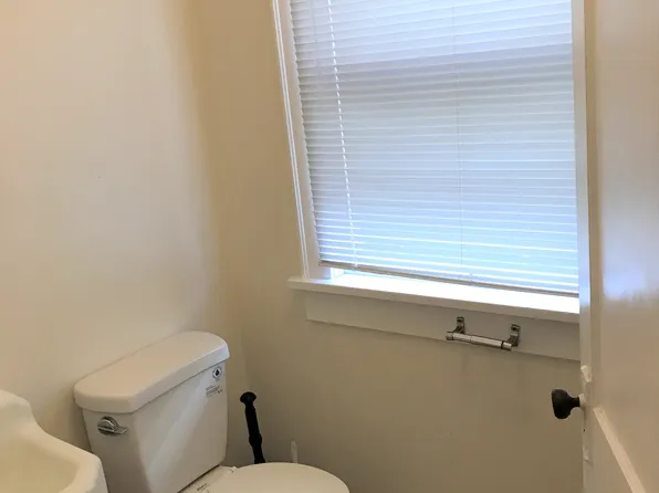 4200 Pasadena Pl NE #5, Seattle, WA 98195