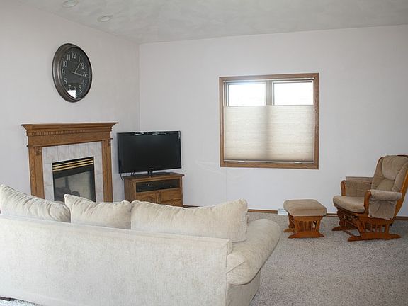 Living Room
						:
						Living Room