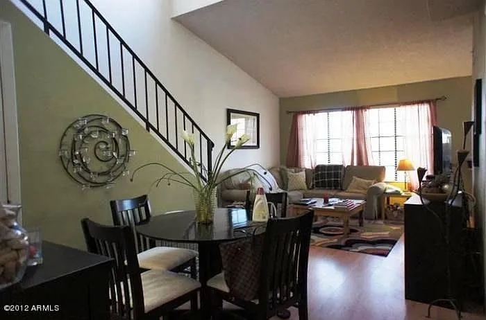 2 bed, 917 sqft, $1,630 — Photo 4