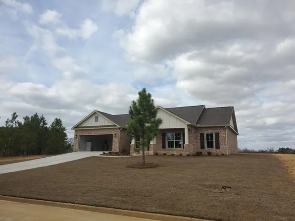 272 Weeping Willow Trl, Headland, AL 36345