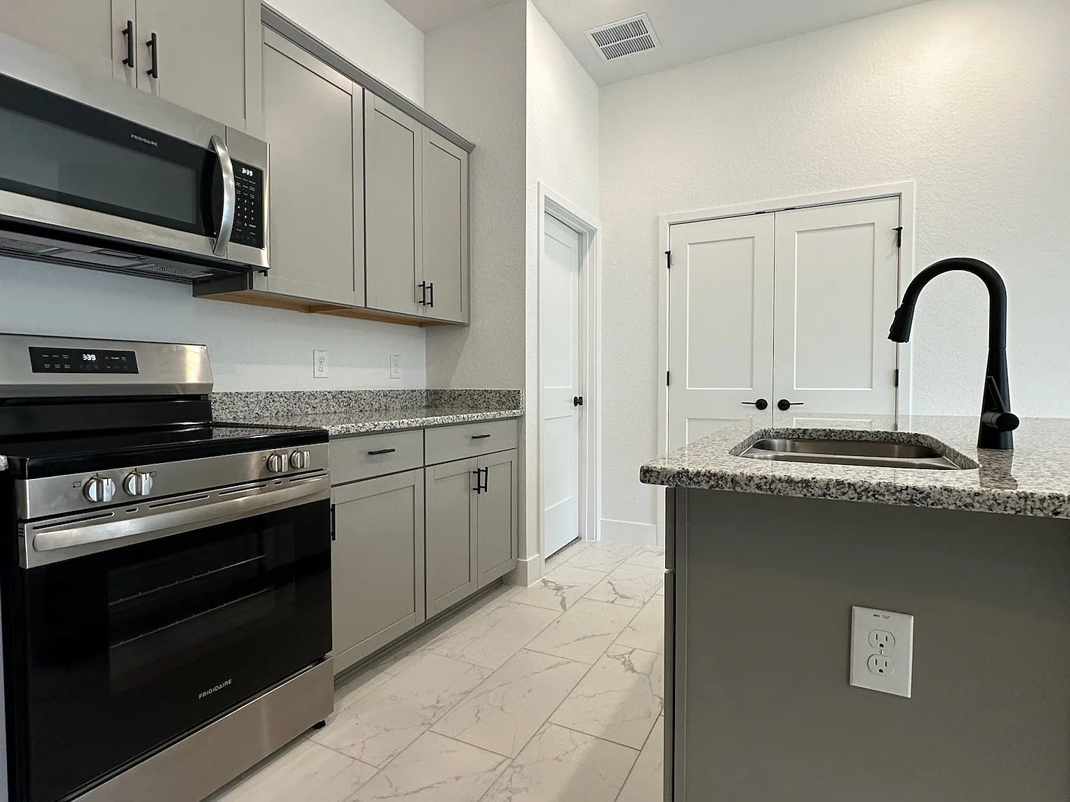 4 bed, 1635 sqft, $2,250 — Photo 3