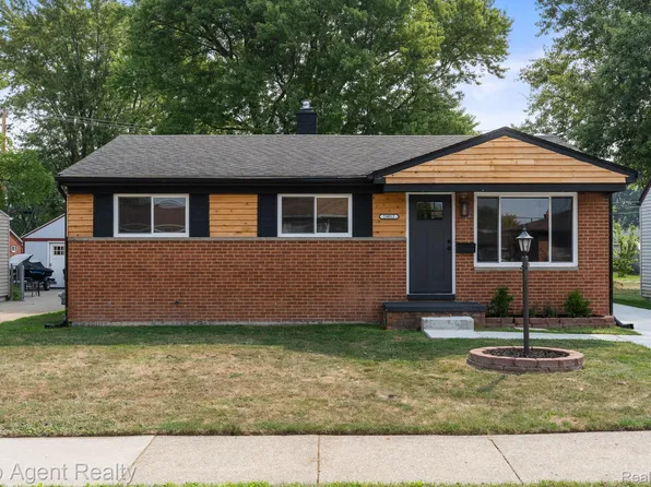28012 Gladstone St, Saint Clair Shores, MI 48081