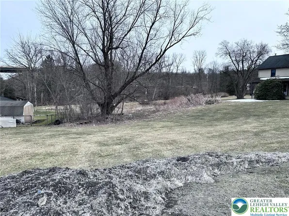 7761 Center St, Slatington, PA 18080