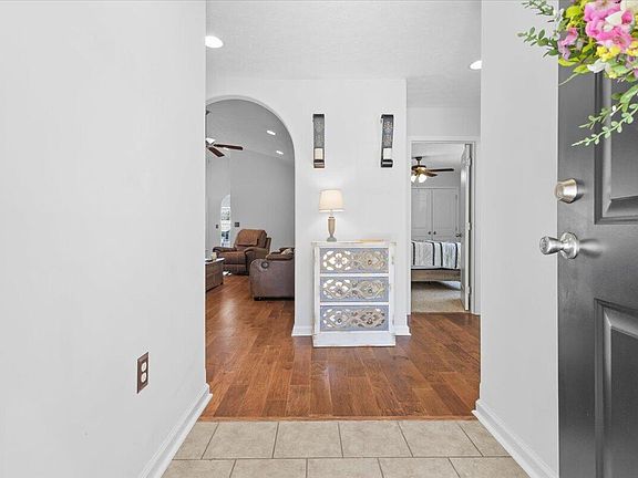 4th image of 2150 Giles Dr SE