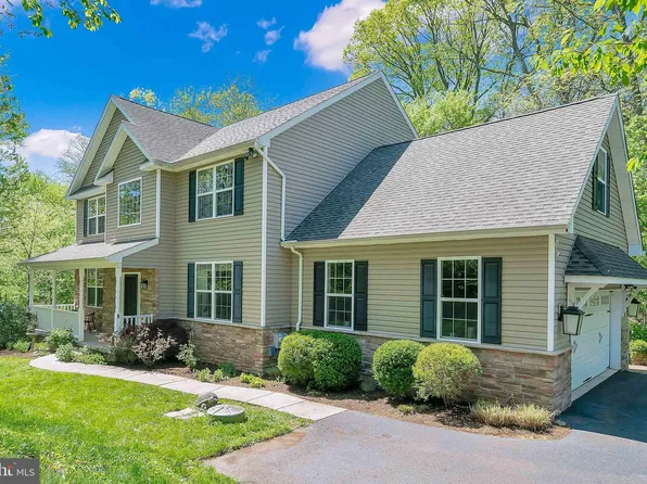 8 Featherbed Ln, Norristown, PA 19403