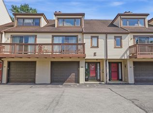 206 Old Meadow Dr, East Amherst, NY 14051