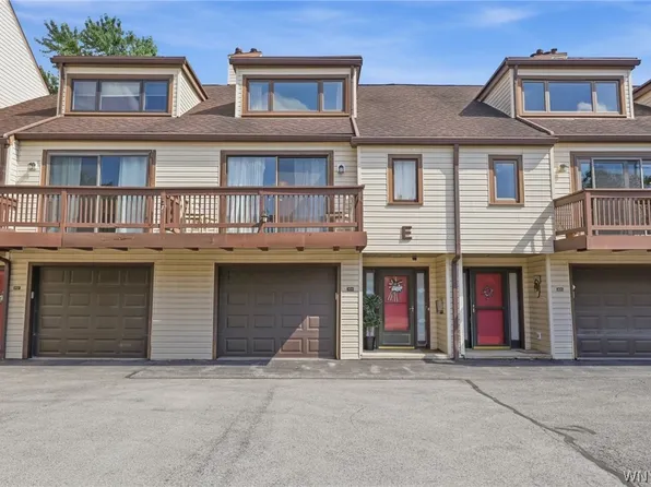 206 Old Meadow Dr, East Amherst, NY 14051