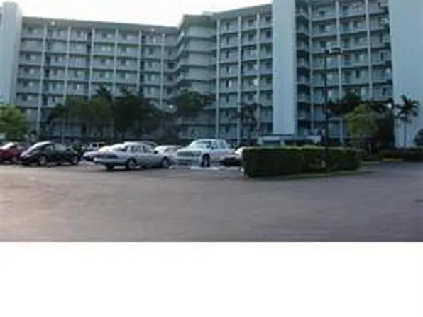 2334 S Cypress Bend Dr APT 805, Pompano Beach, FL 33069