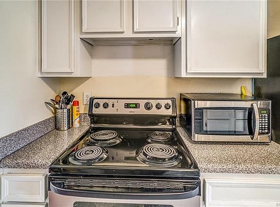 4th image of 9711 Greenmeadow Cir