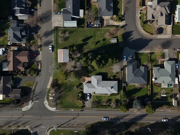 19531 Central Point Rd, Oregon City, OR 97045