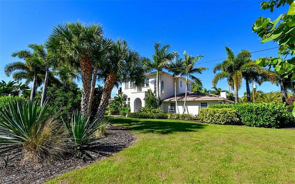 4 bed, 3.0 bath, 3211 sqft, $18,000 — Photo 1