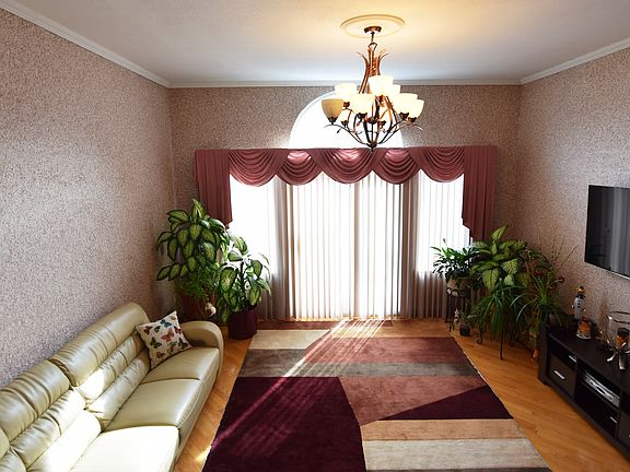 3rd image of 162 Wirt Ave