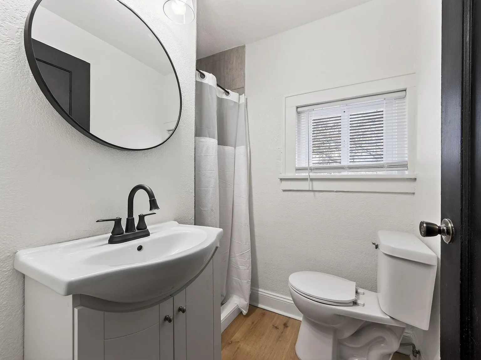 4 bed, 3.0 bath, 2200 sqft, $728 — Photo 3