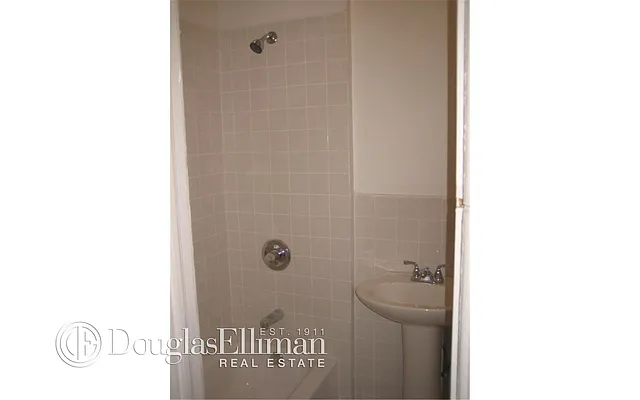 Rented by Douglas Elliman | media 16