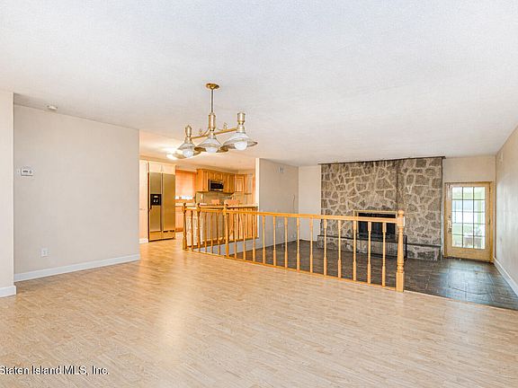 5th image of 1596 Forest Hill Rd