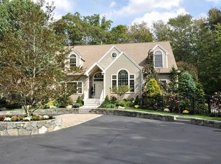 2 Meadow Pond Ln, Natick, MA 01760