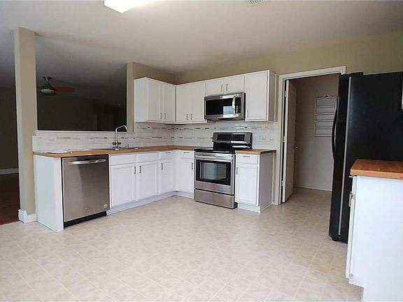 4th image of 2440 Spruce Ct