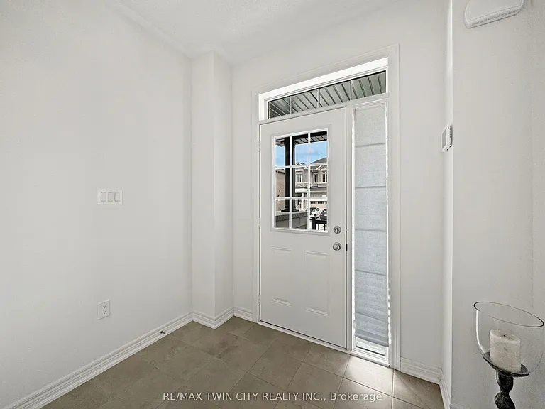 82 Gledhill Cres — Photo 3