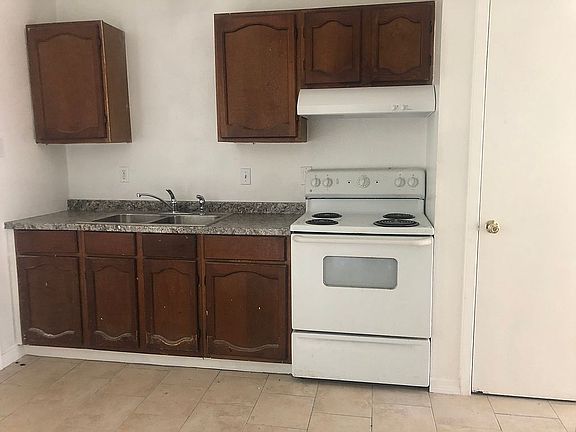4th image of 223 Baldwin Ave