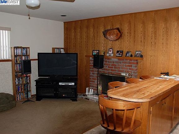 2nd image of 2478 Sitka St