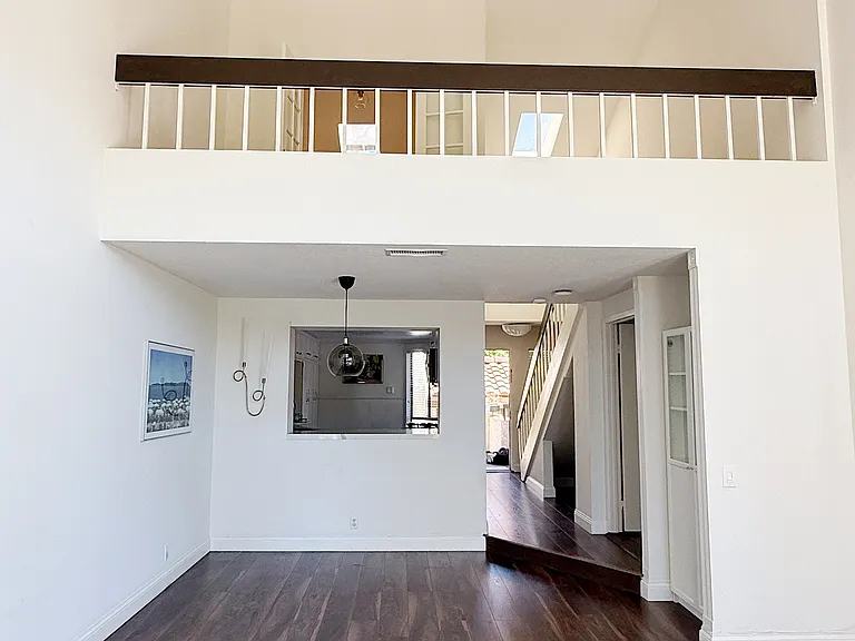 27536 Costanero — Photo 2