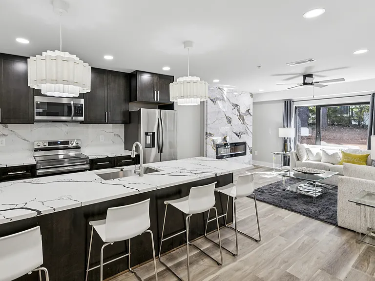 The Tucker Luxury Apartments — Photo 13
