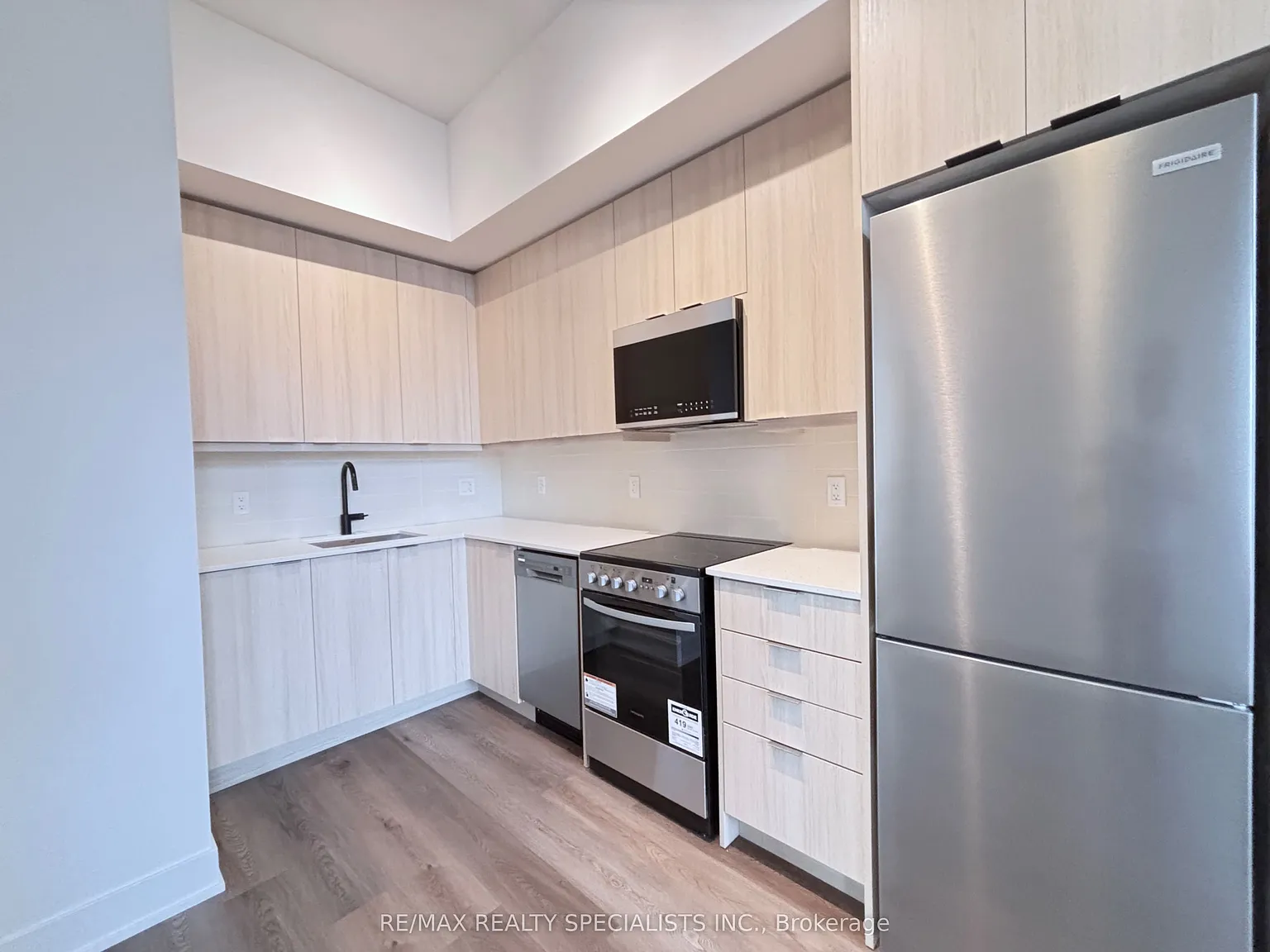 2 bed, $2,700 — Photo 4