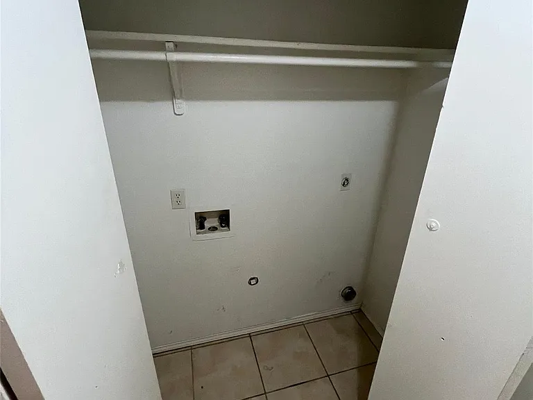 9625 Sugar Hill Dr — Photo 10