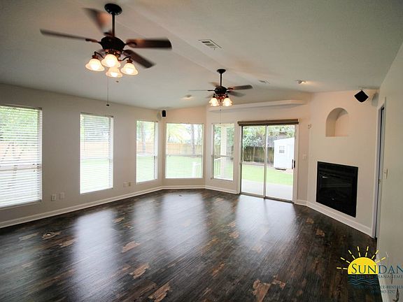 2nd image of 291 Beachview Dr E