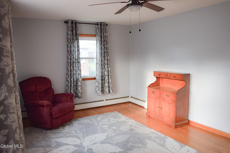 4th image of 468 Elm Avenue