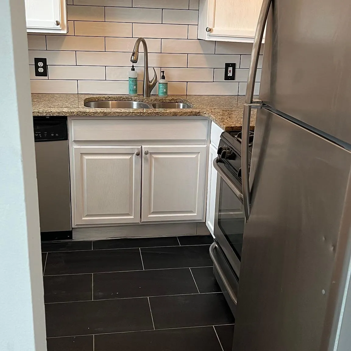 2816 Jasmine St — Photo 2