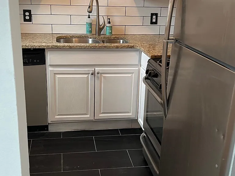 2816 Jasmine St — Photo 2